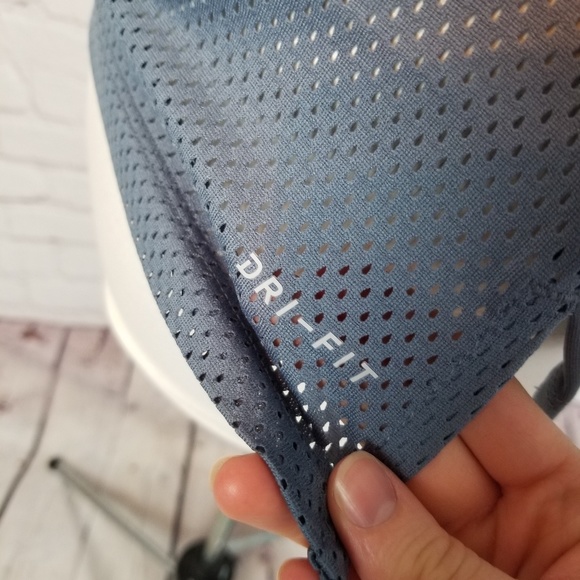 Nike|NWT Run Gray Holographic Logo Mesh Back Tank - Picture 4 of 8